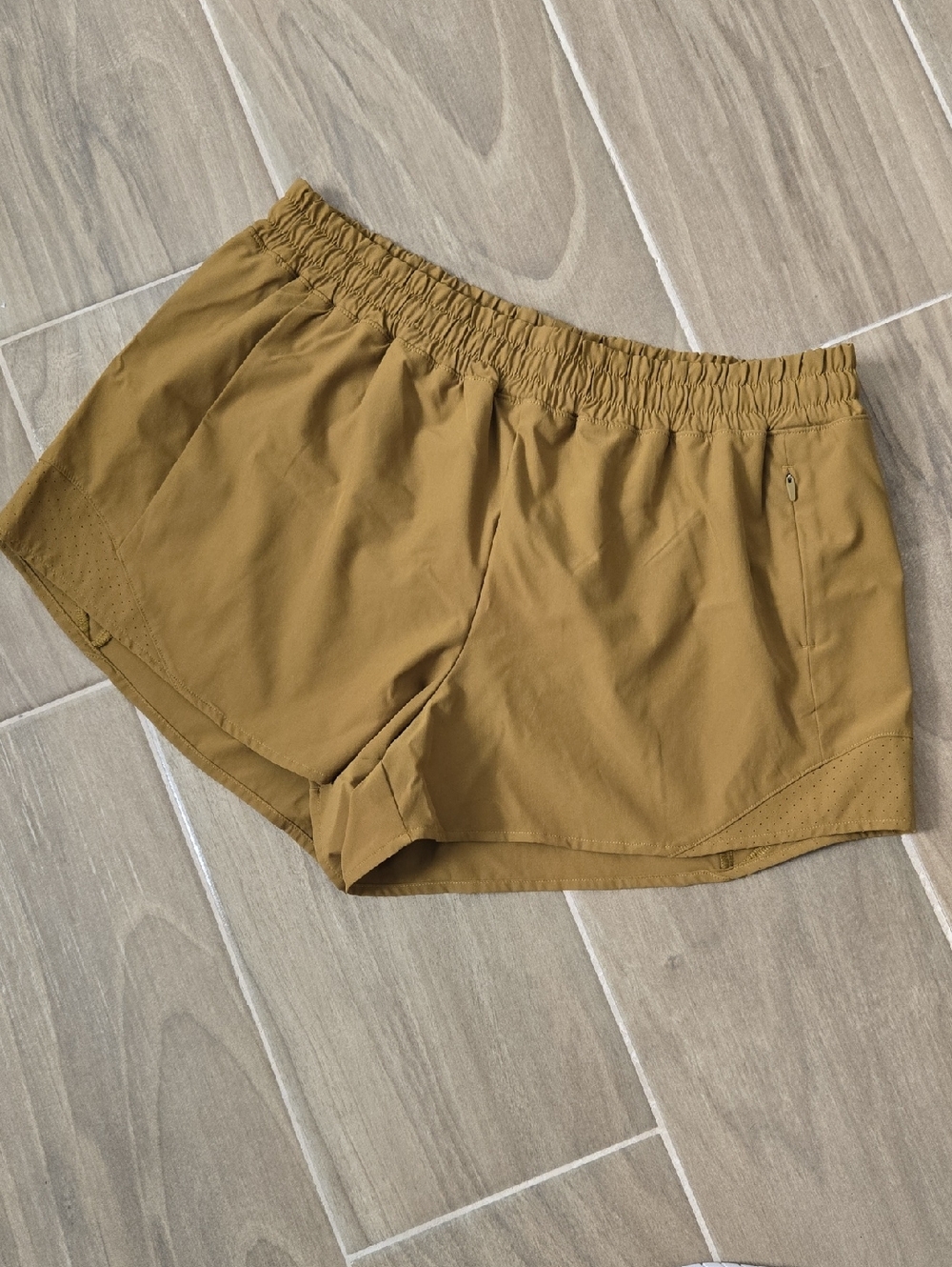 Women’s Athletic Pull-On Shorts in Mustard